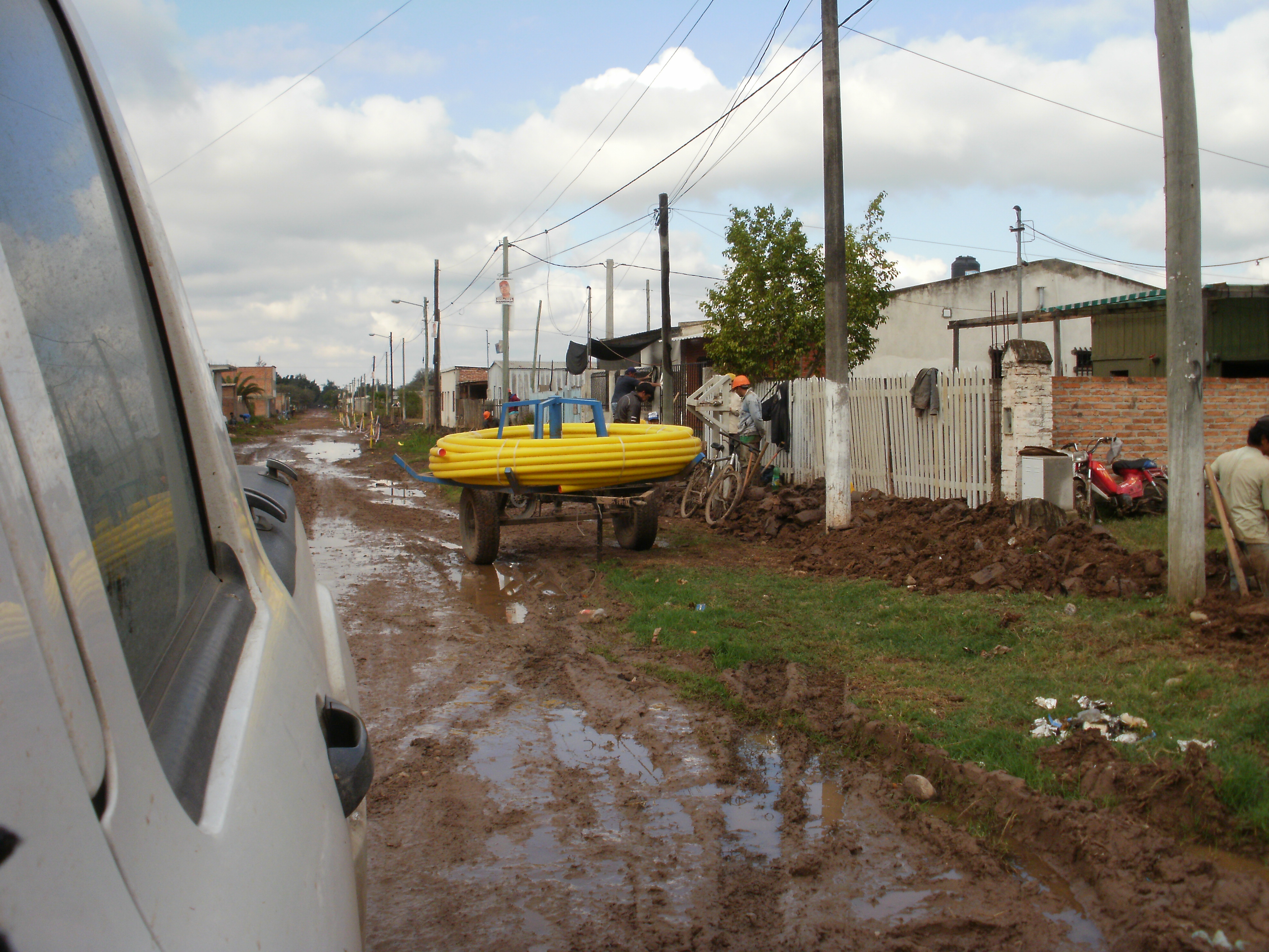 Tendido de cañerías PEAD en barrio